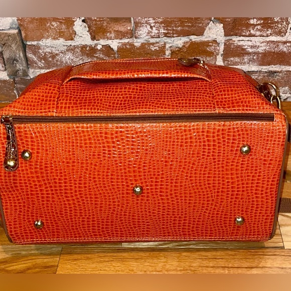 Beautiful Samantha Brown Dowel Weekender Croc Embossed Travel Carry On Bag Tote - Picture 2 of 8